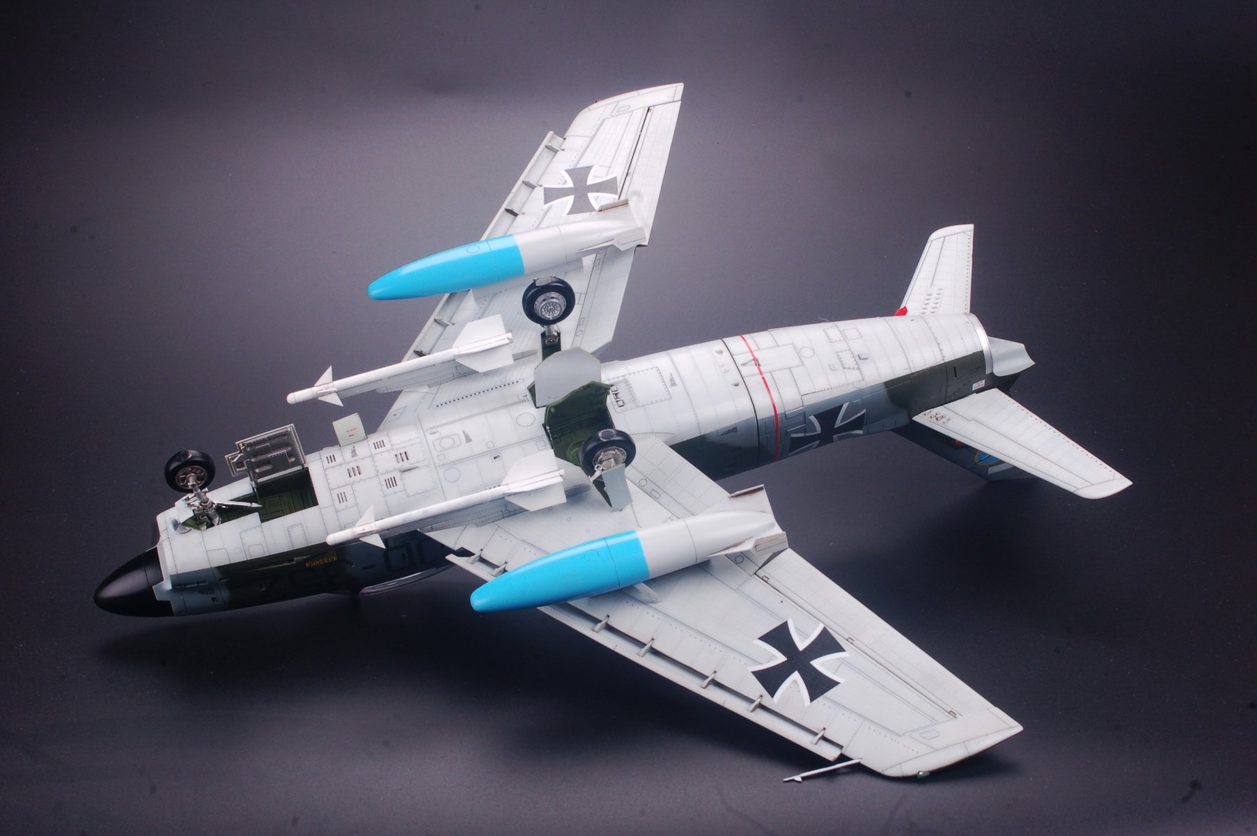 Amazon | Kitty Hawk KH32008 1:32 F-86K セイバー犬 [モデル組み立て