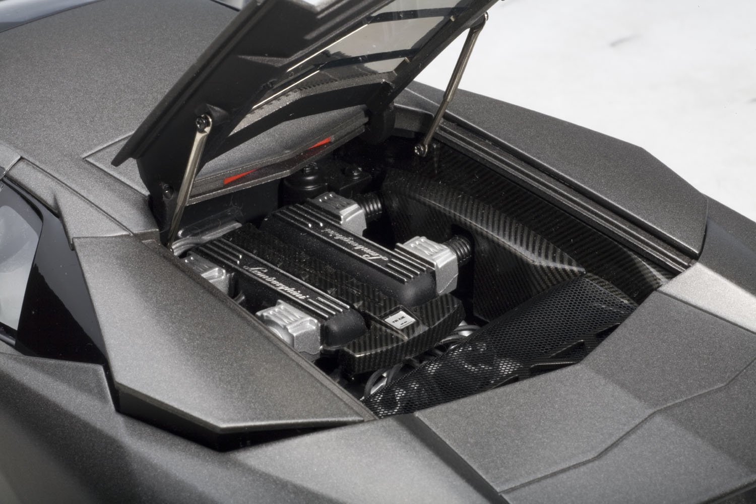 Amazon | AUTOart 1/18 ランボルギーニ レヴェントン グレー 完成品