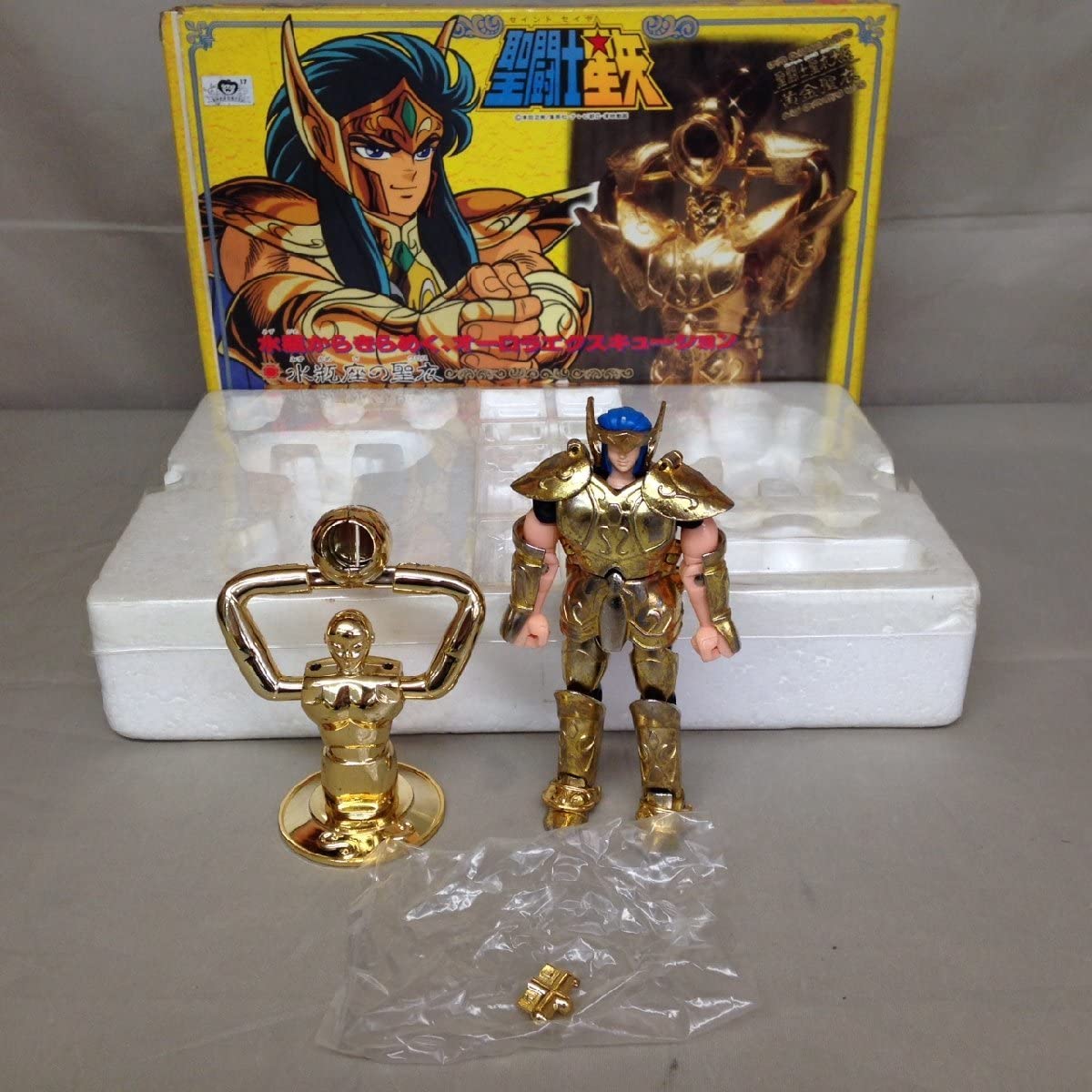 Amazon.co.jp: 聖闘士星矢 聖闘士聖衣大系 黄金聖衣 水瓶座の聖衣