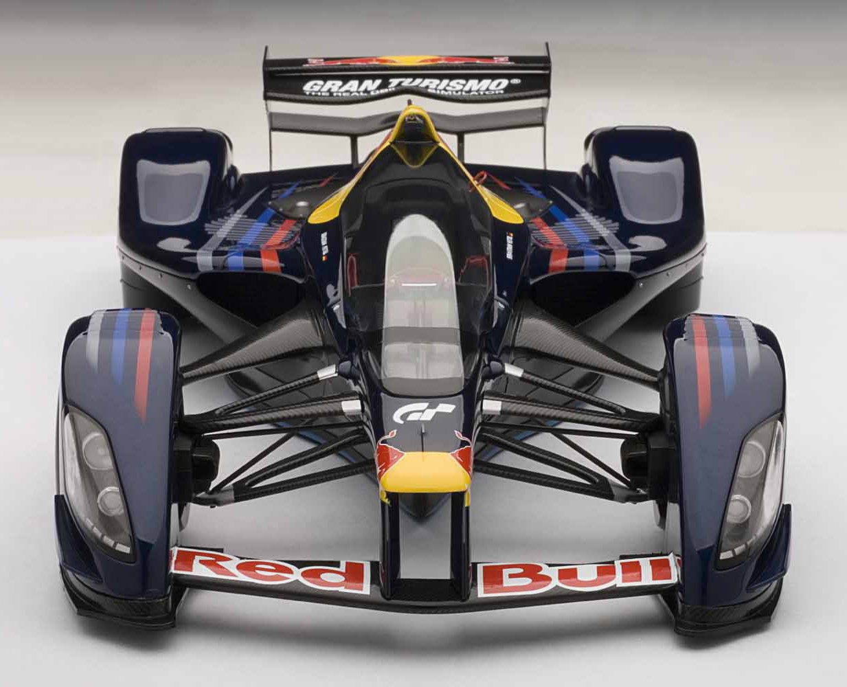 Amazon.co.jp: AUTOart 1/18 レッドブル X2010 S.ベッテル 完成品