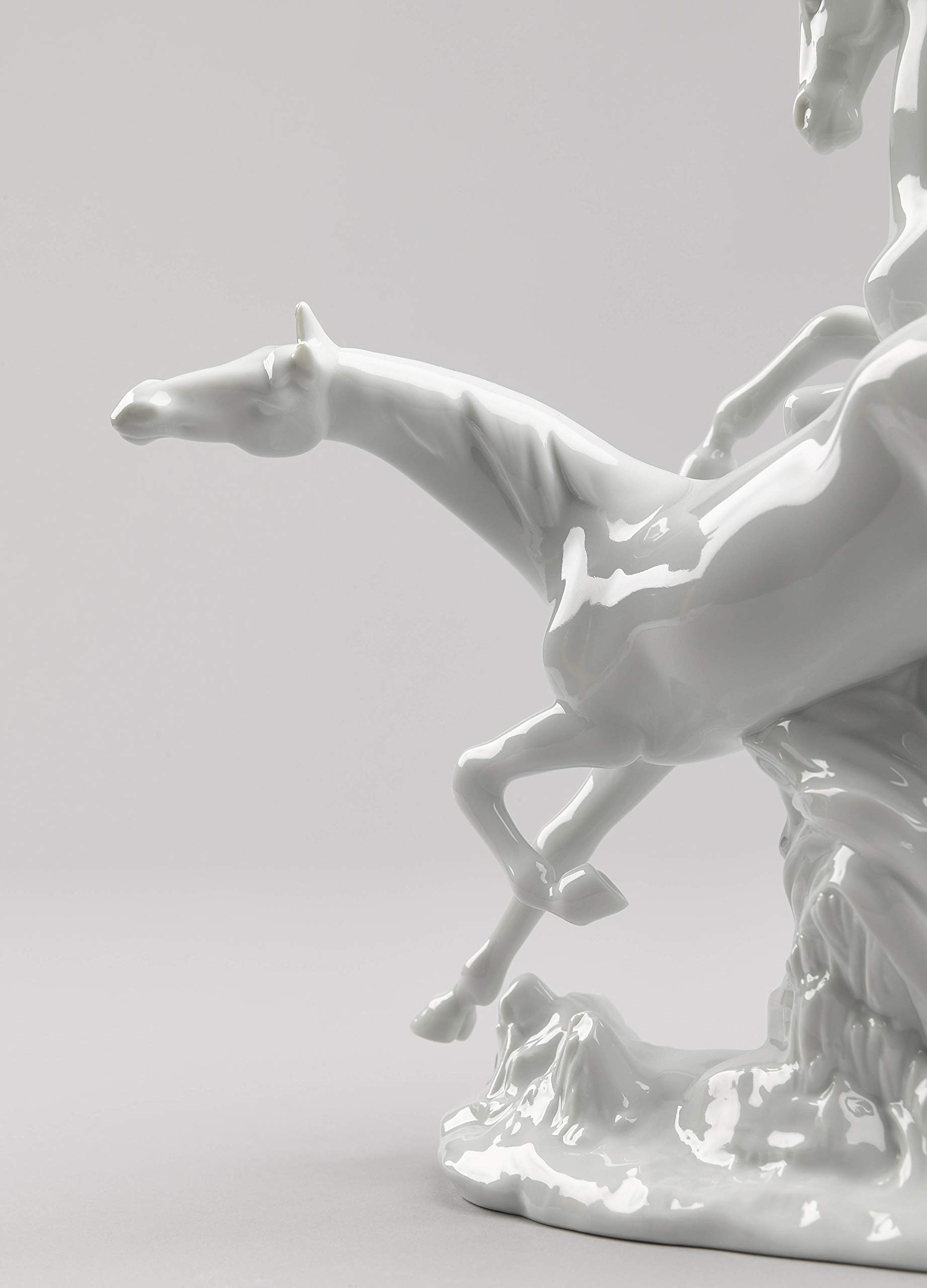 Amazon.co.jp: リヤドロ LLADRÓ 人形 駆ける馬 White 01008682