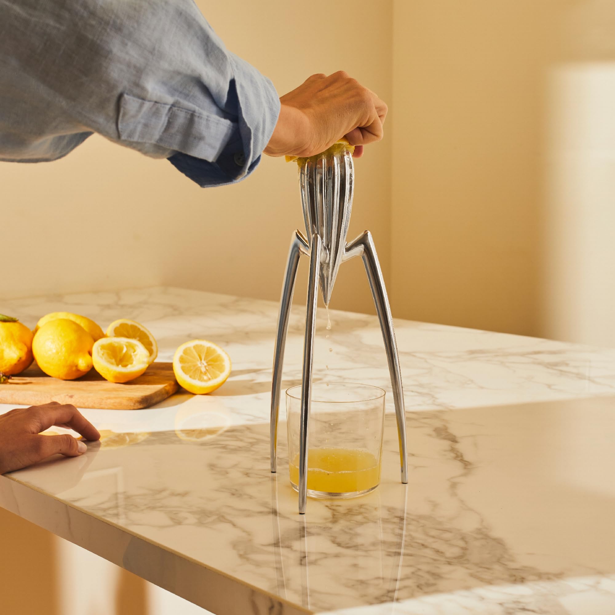 Amazon｜ALESSI (アレッシィ) レモンスクイザー｜ジューサー・しぼり器