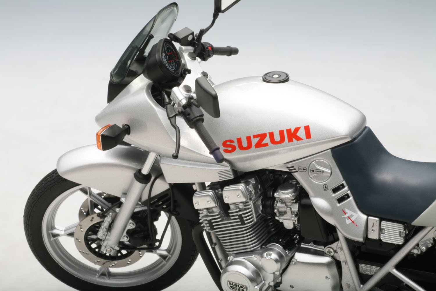 Amazon | AUTOart 1/12 スズキ GSX 1100S カタナ '81 (シルバー) 完成