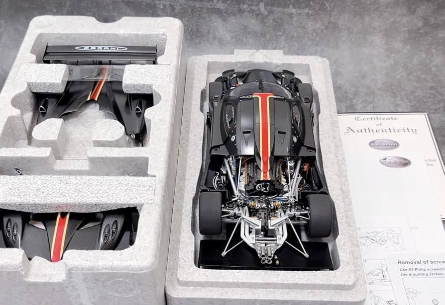 Amazon.co.jp: オートアート 1/18 パガーニ ゾンダ R レボリューション