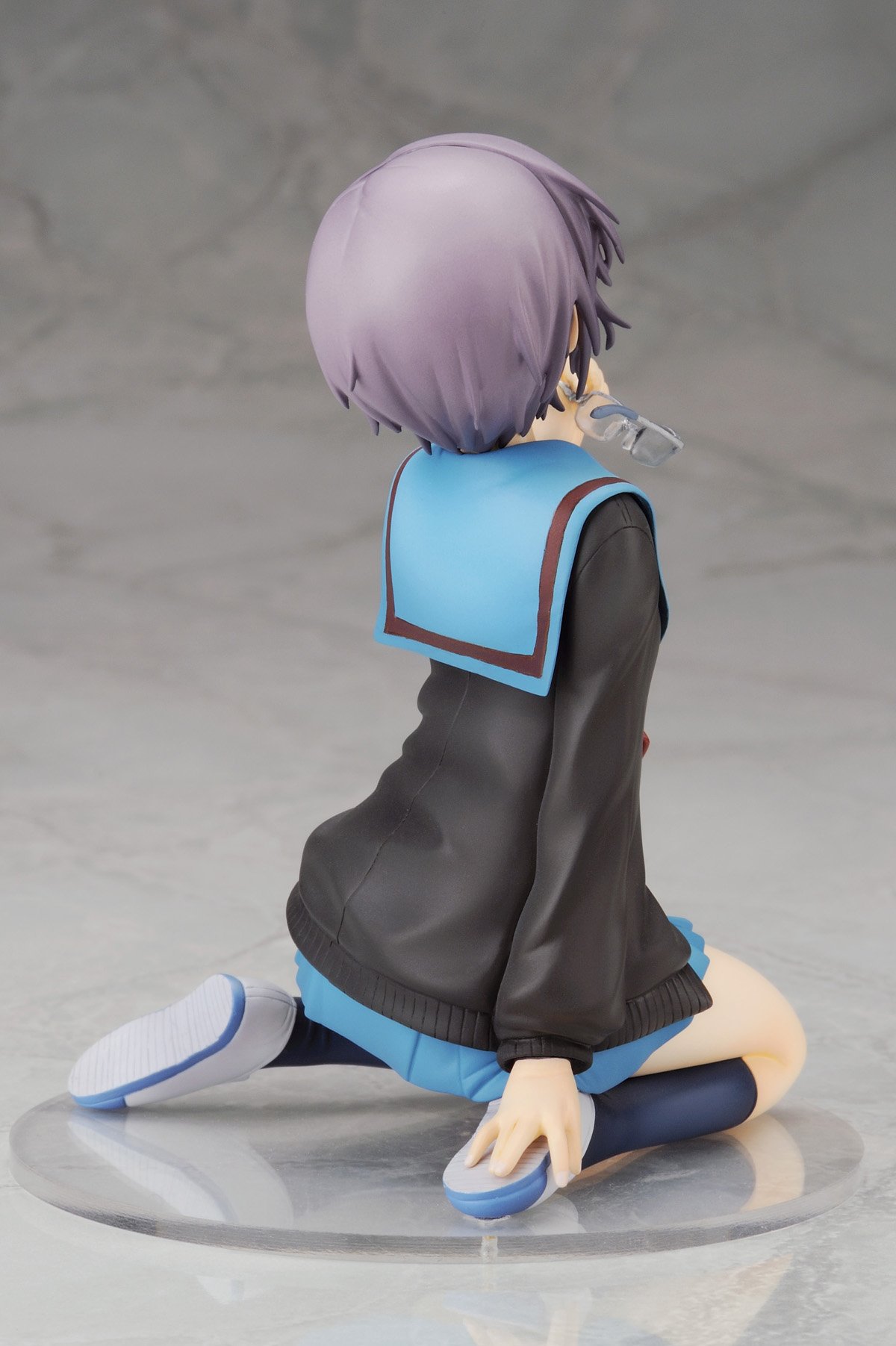 Amazon | 涼宮ハルヒの憂鬱 長門有希 制服ver. (1/8スケールPVC塗装