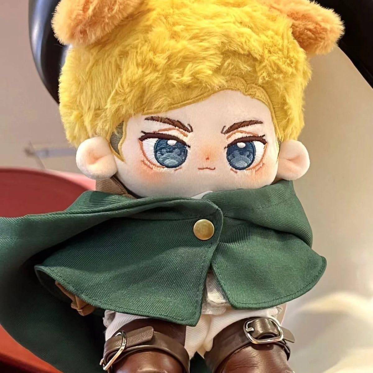 Amazon.co.jp: 進撃の巨人 エルヴィン 20cm綿人形 ぬいぐるみ グッズ