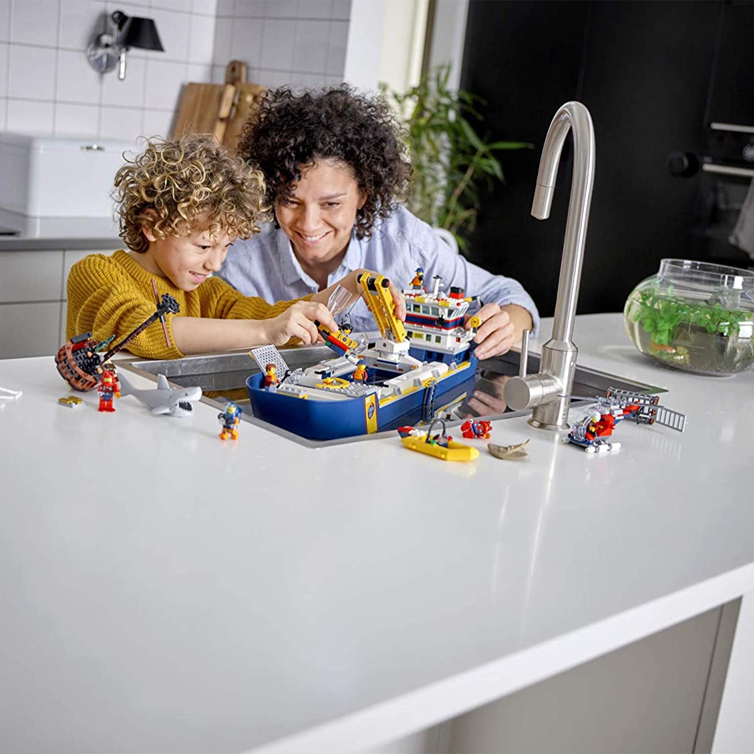 Amazon.co.jp: LEGO City Ocean Exploration Ship 60266, Toy