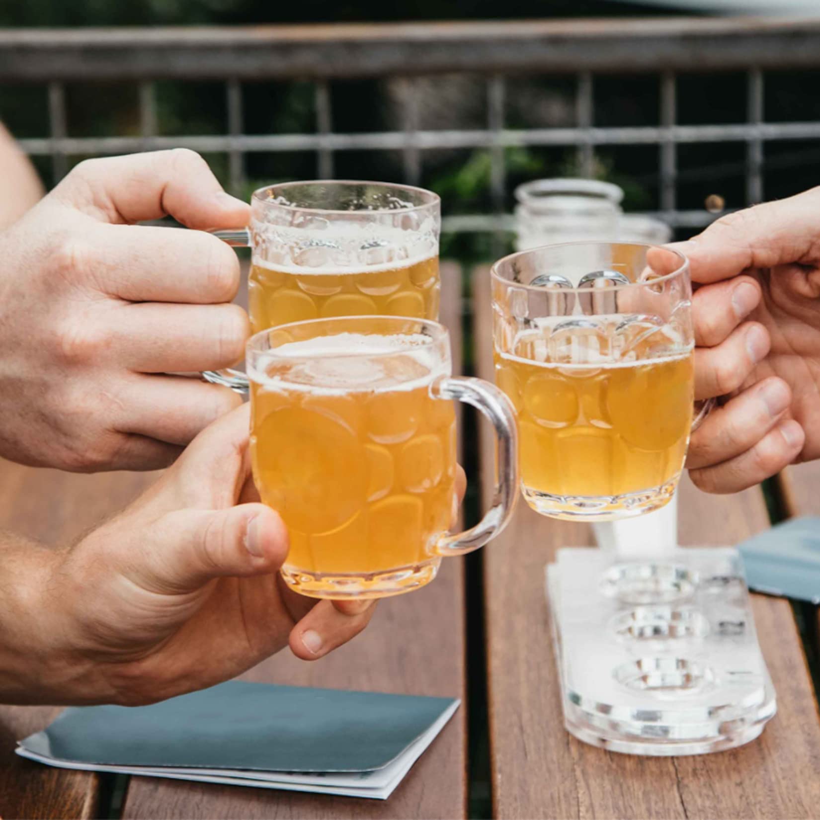 Amazon.co.jp: ミニプラスチックビールマグ 8オンス クリアディンプル