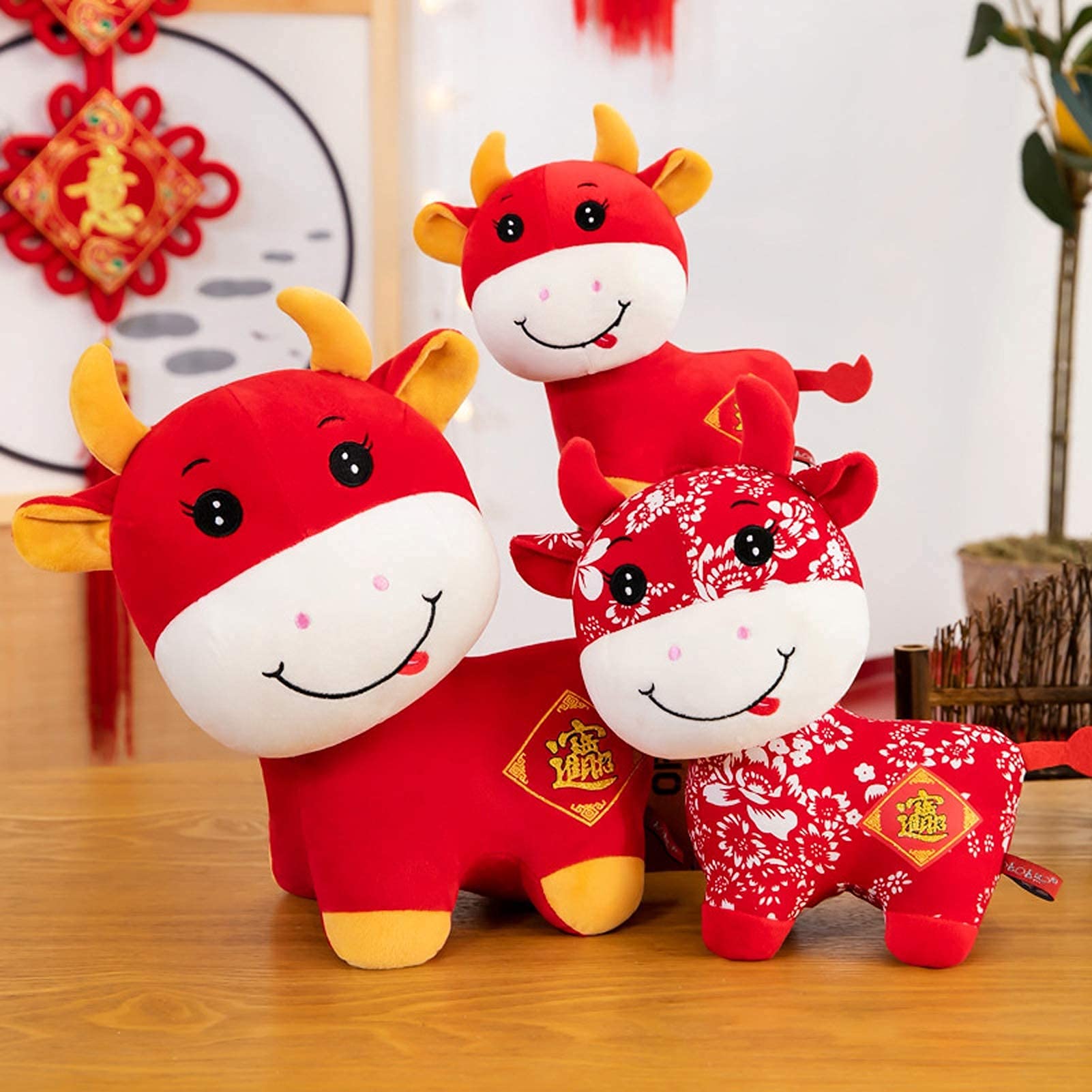 Amazon.co.jp: 中国の旧正月牛マスコット牛の年赤牛ぬいぐるみ人形牛