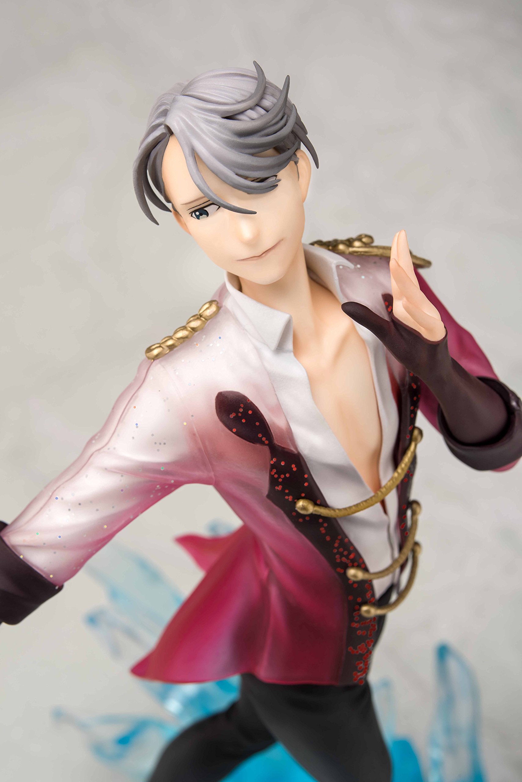 Amazon | 『ユーリ!!! on ICE』ヴィクトル・ニキフォロフ | フィギュア