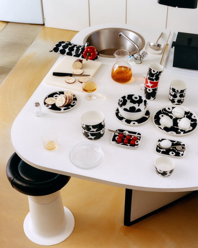 Marimekko Oiva - Unikko plate 20 cm, white - black | Finnish