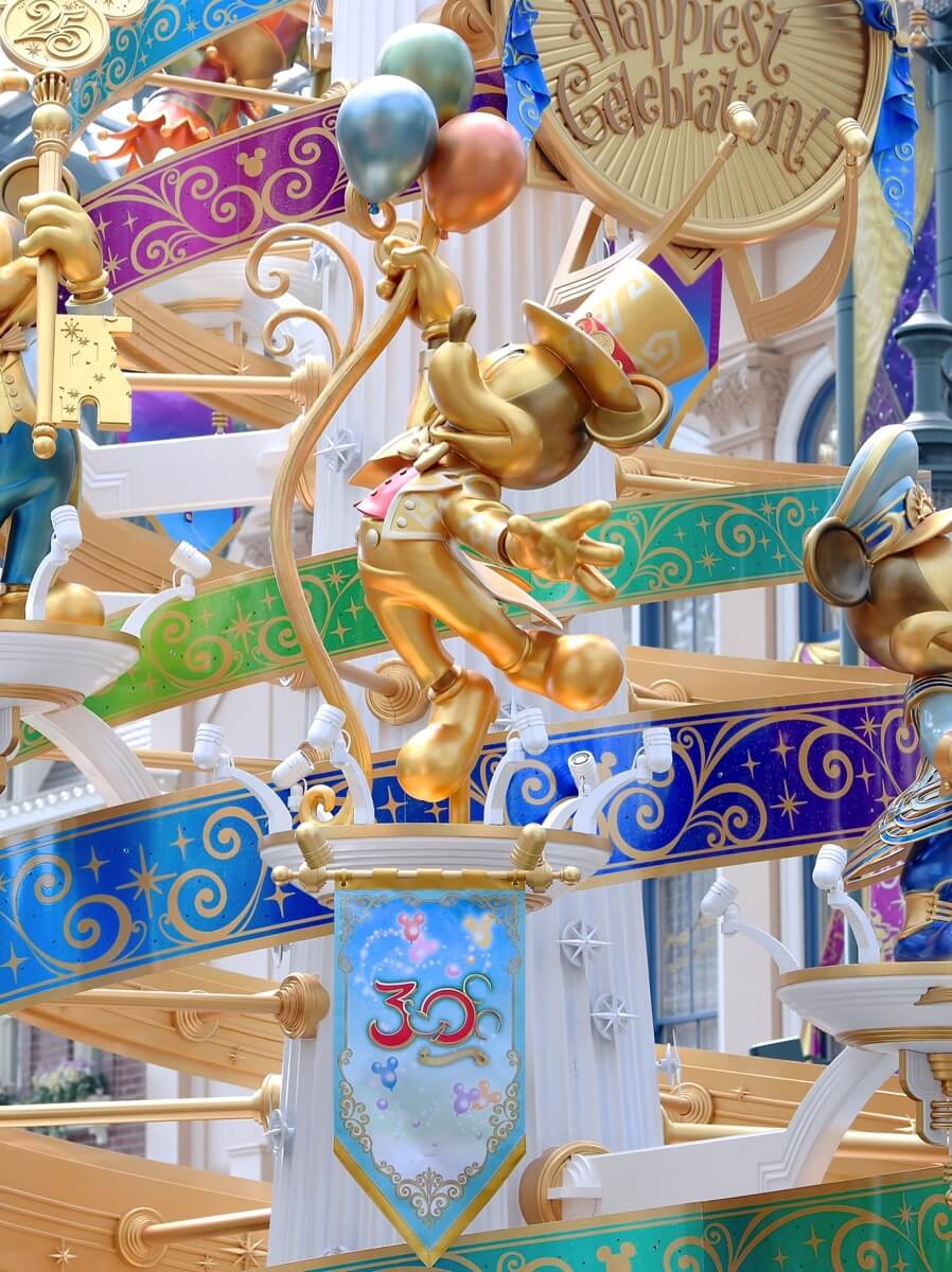 歴代ミッキー勢揃い！東京ディズニーリゾート35周年“Happiest