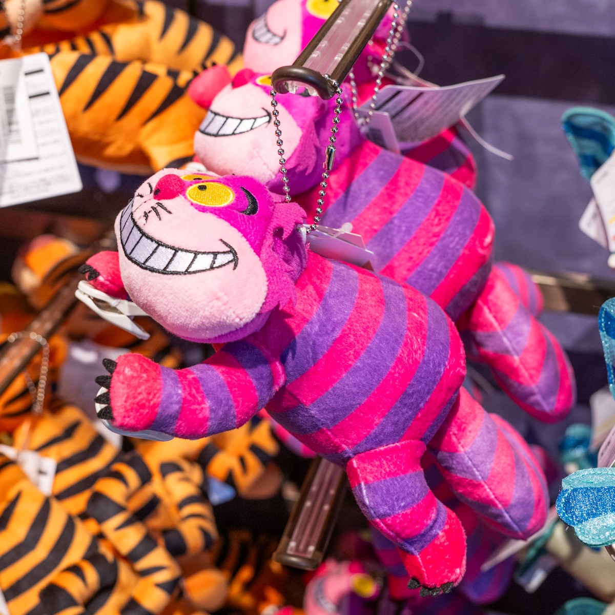チェシャ猫が登場！東京ディズニーランド『ふしぎの国のアリス』肩のせ