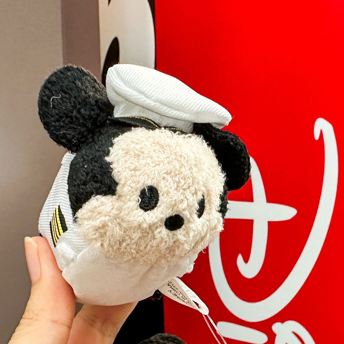 パイロットや飛行機など空港自動販売機限定！ディズニーストア