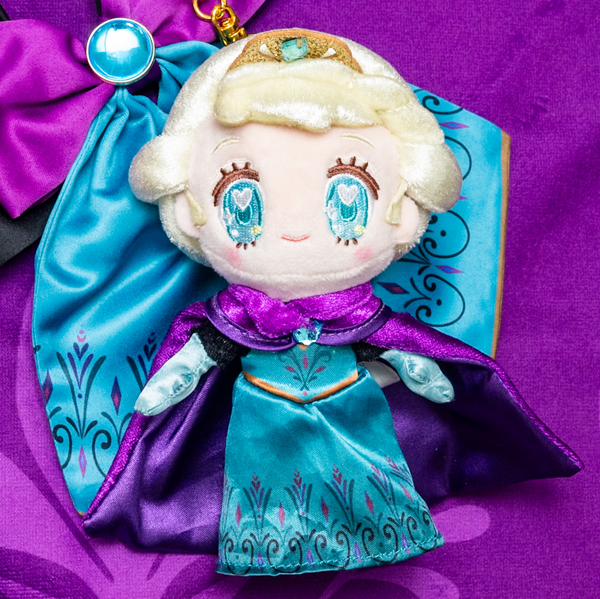 戴冠式のドレスモチーフ！ディズニーストア DISNEY FROZENグッズ -