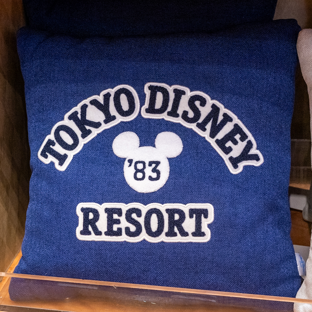 83マークがかわいい！東京ディズニーリゾート クッション -