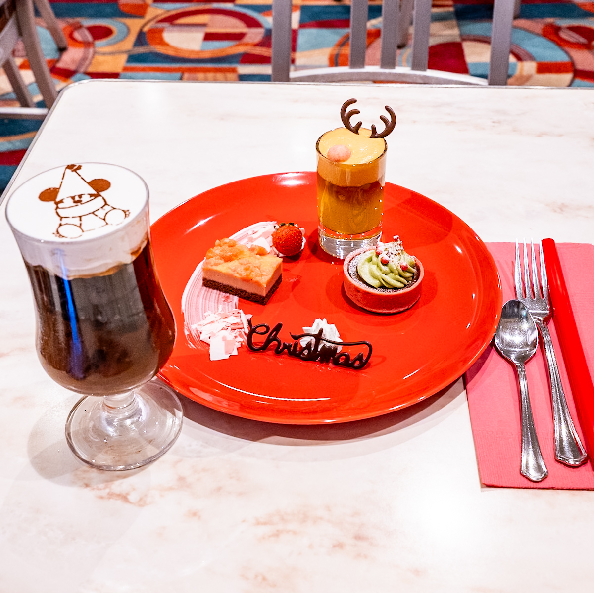リルリンリンのアイスカフェモカも！東京ディズニーランド「センター