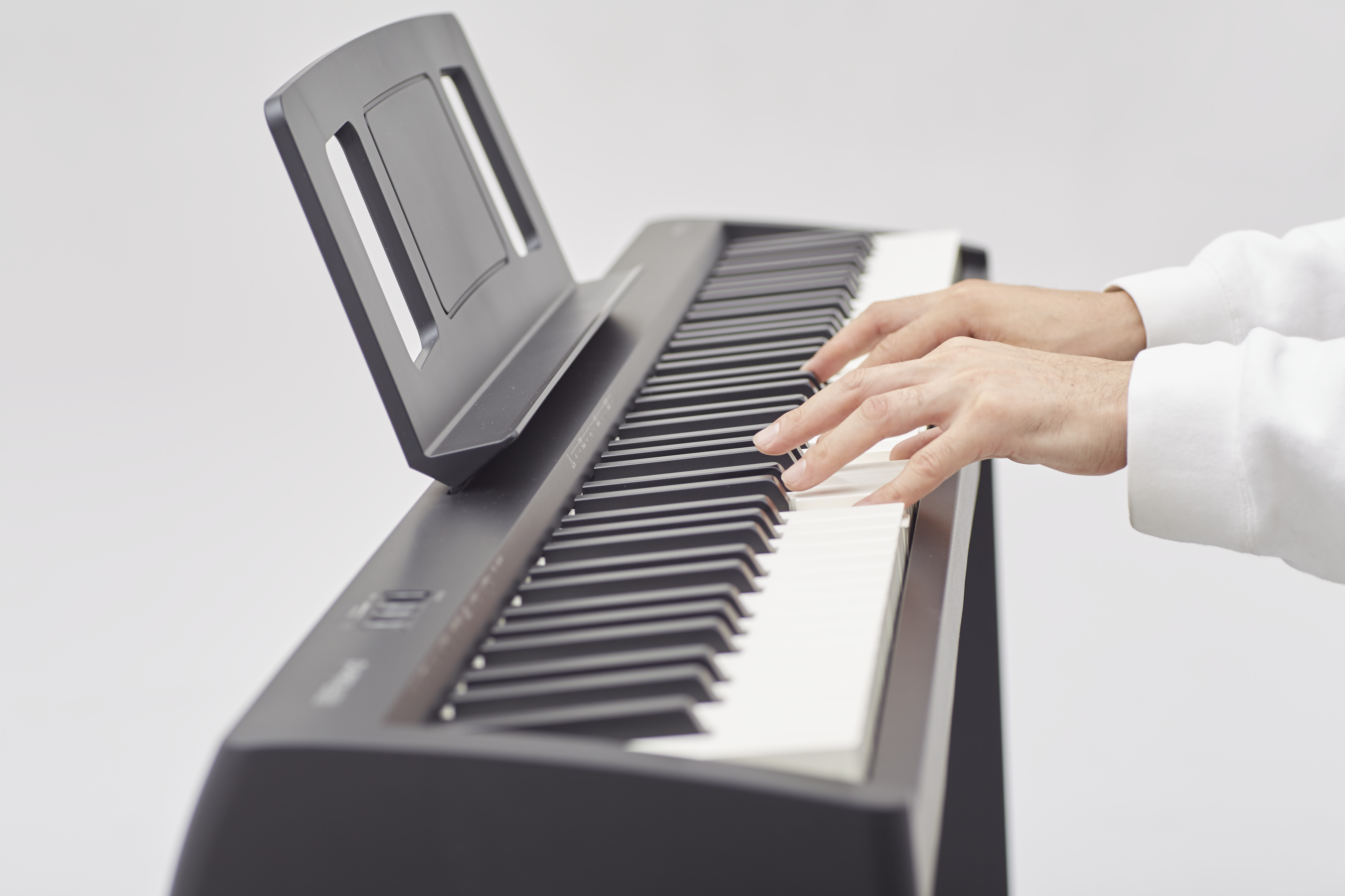 Roland】コンパクトな本格88鍵ピアノ「FPシリーズ」最小のFP-10が登場
