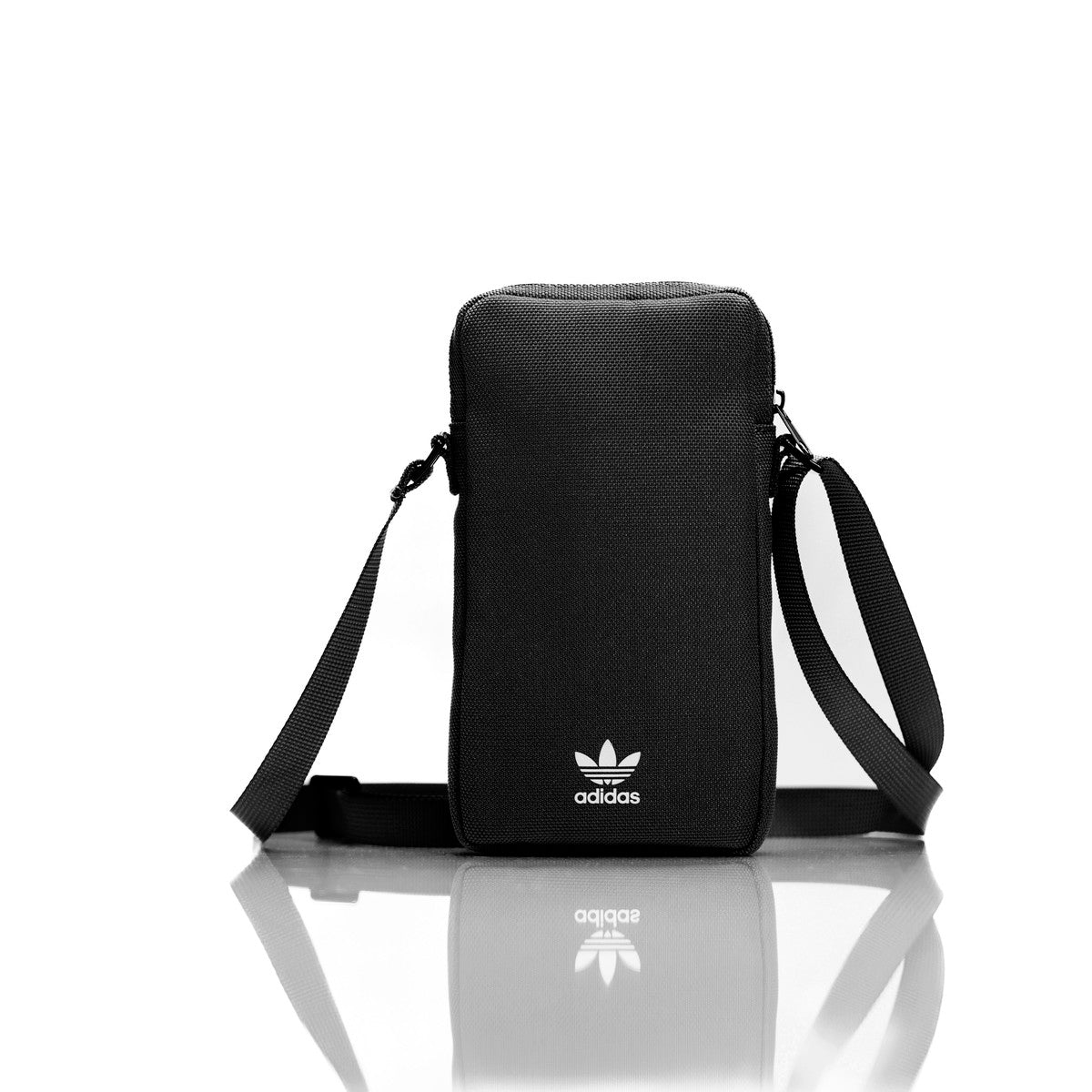 ユニバーサルフォンポーチ Universal Pouch Big Logo ブラックホワイト