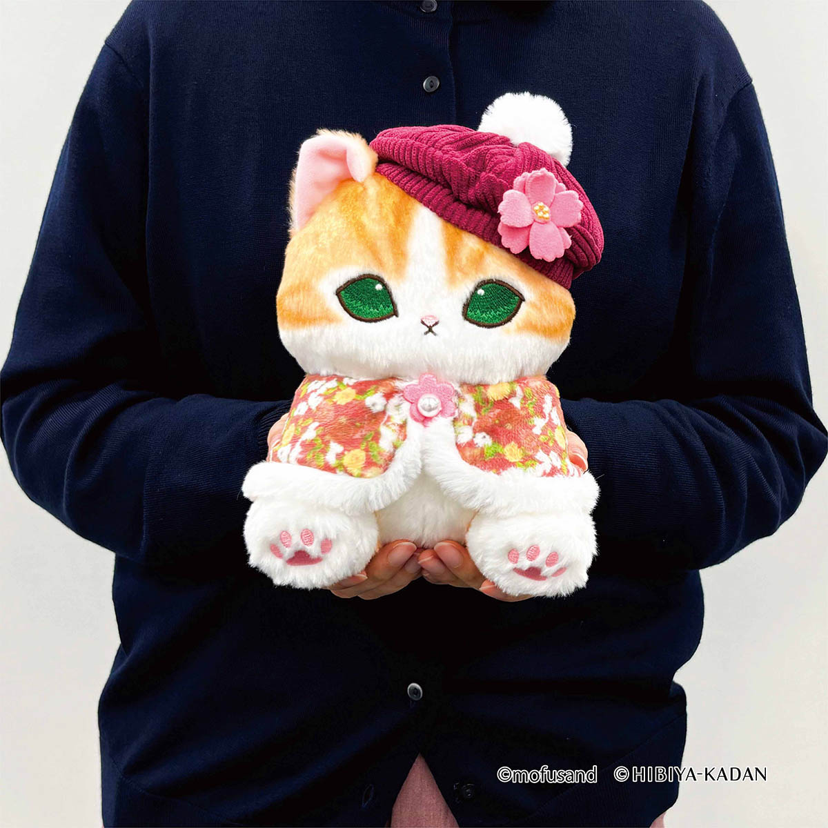 mofusand×日比谷花壇 ぬいぐるみ ケープにゃん(レッド) | mofusand