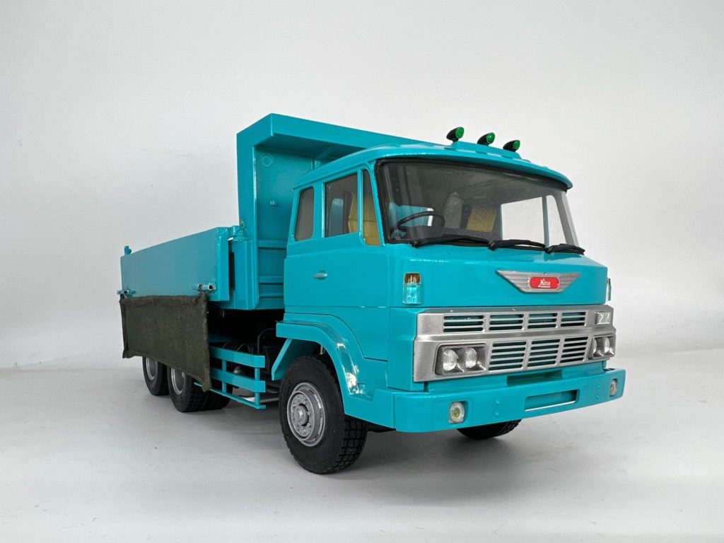 委託制作実績 【アオシマ 1/32 日野ZMダンプ 後期型 】 – モケイヤ模型