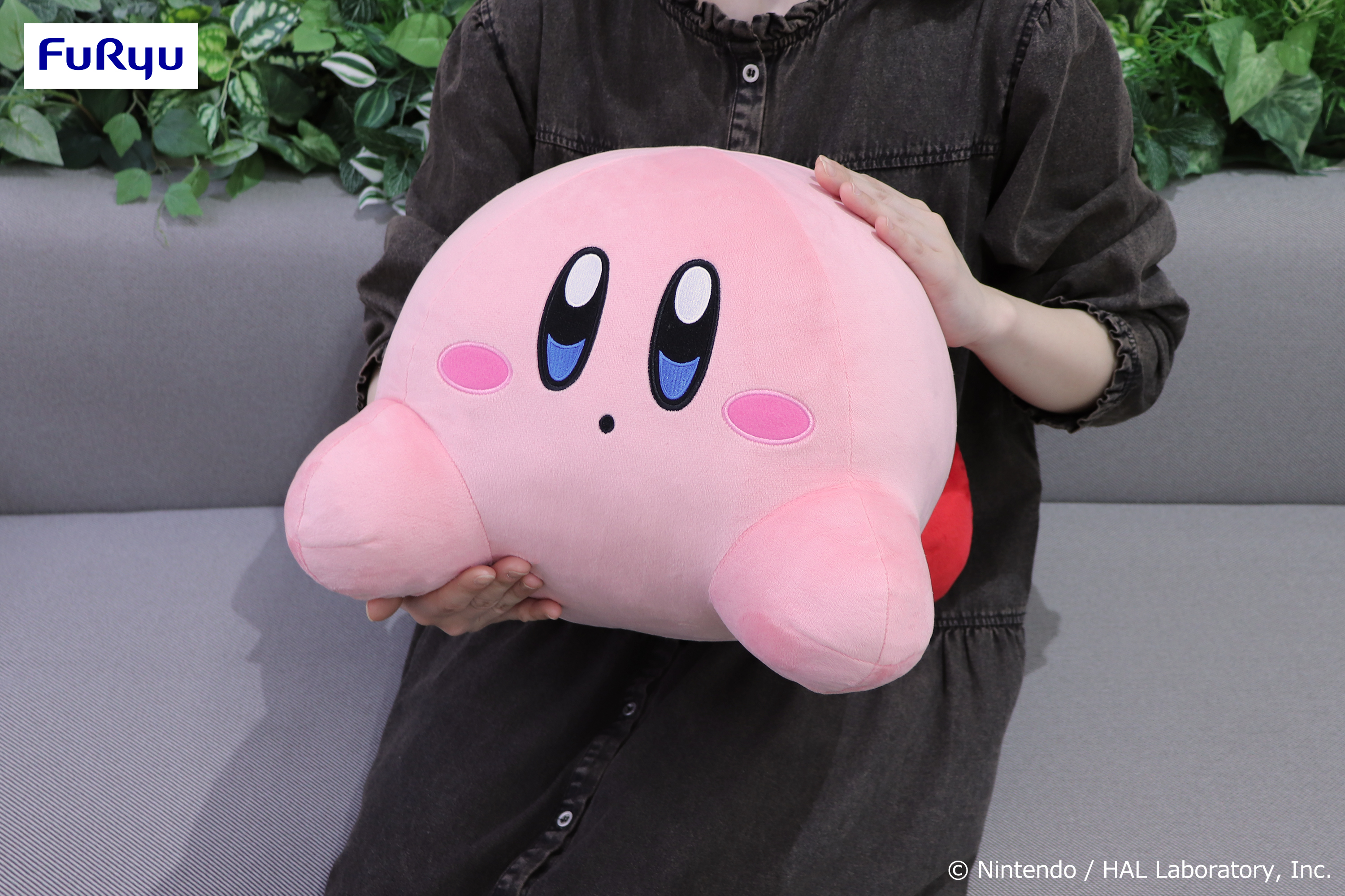 カービィ」の抱き心地よさそうな“約40cm”サイズのぬいぐるみが登場