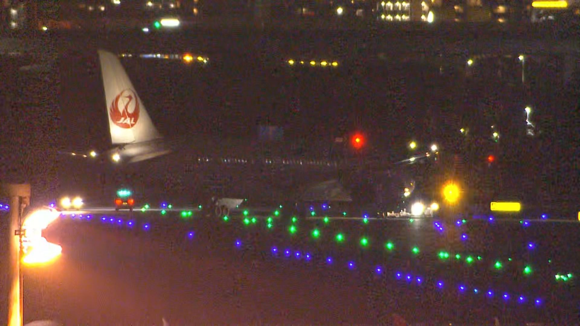 離陸前の日航機が誘導路で立ち往生 福岡空港で航空灯火に接触 羽田行き