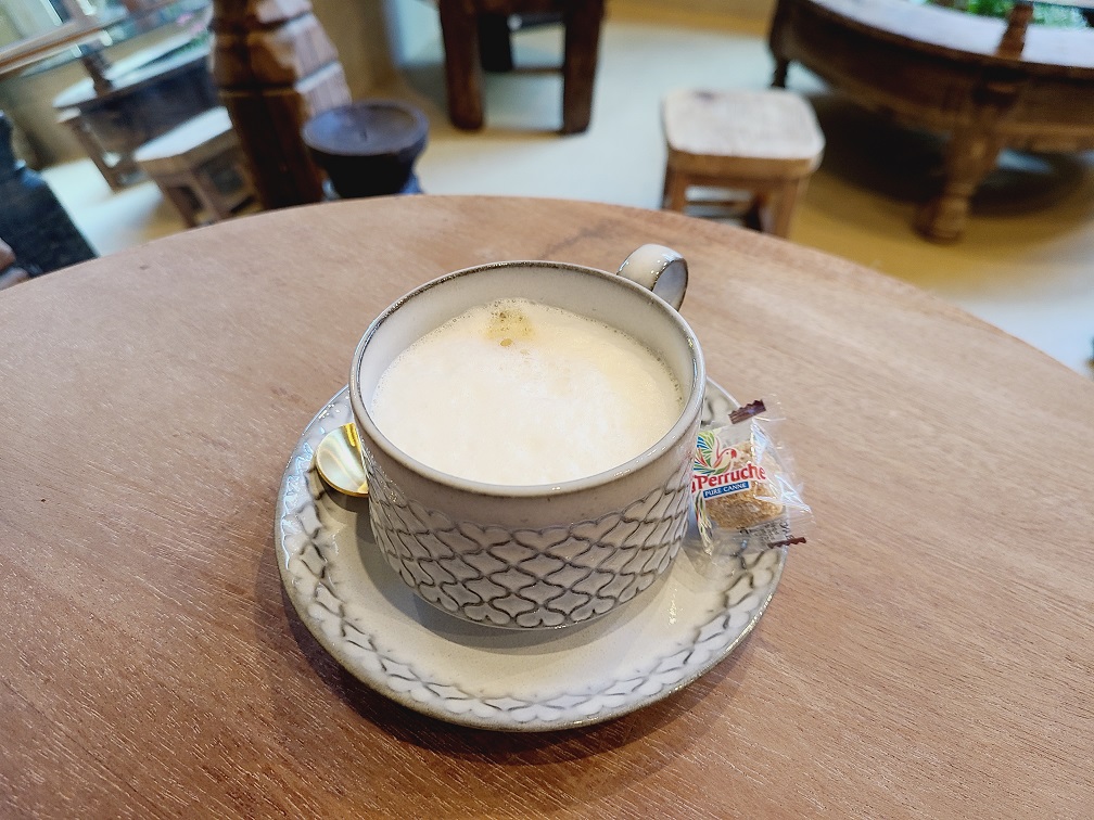 NI to WA｜JR西宮｜家具とカフェと庭。店内のアンティーク家具が購入