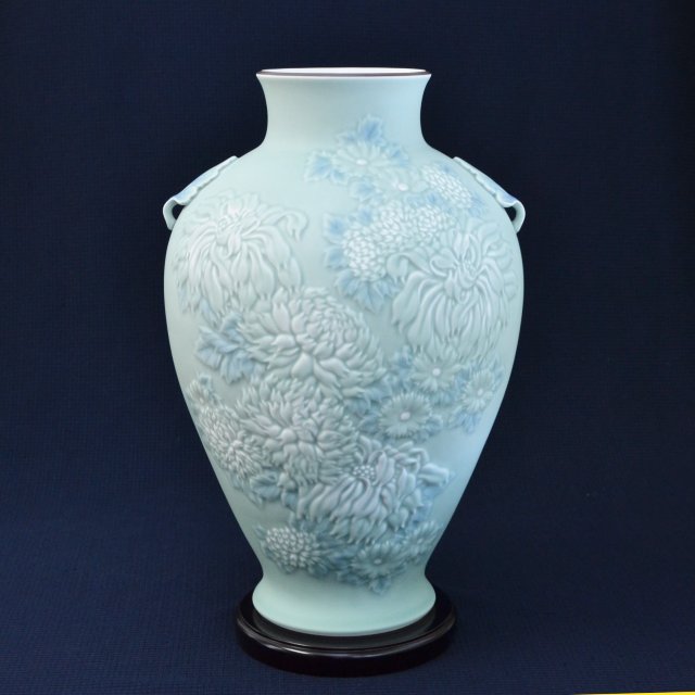 青磁暘刻菊の舞）花瓶|有田焼の老舗-香蘭社オンラインショップ