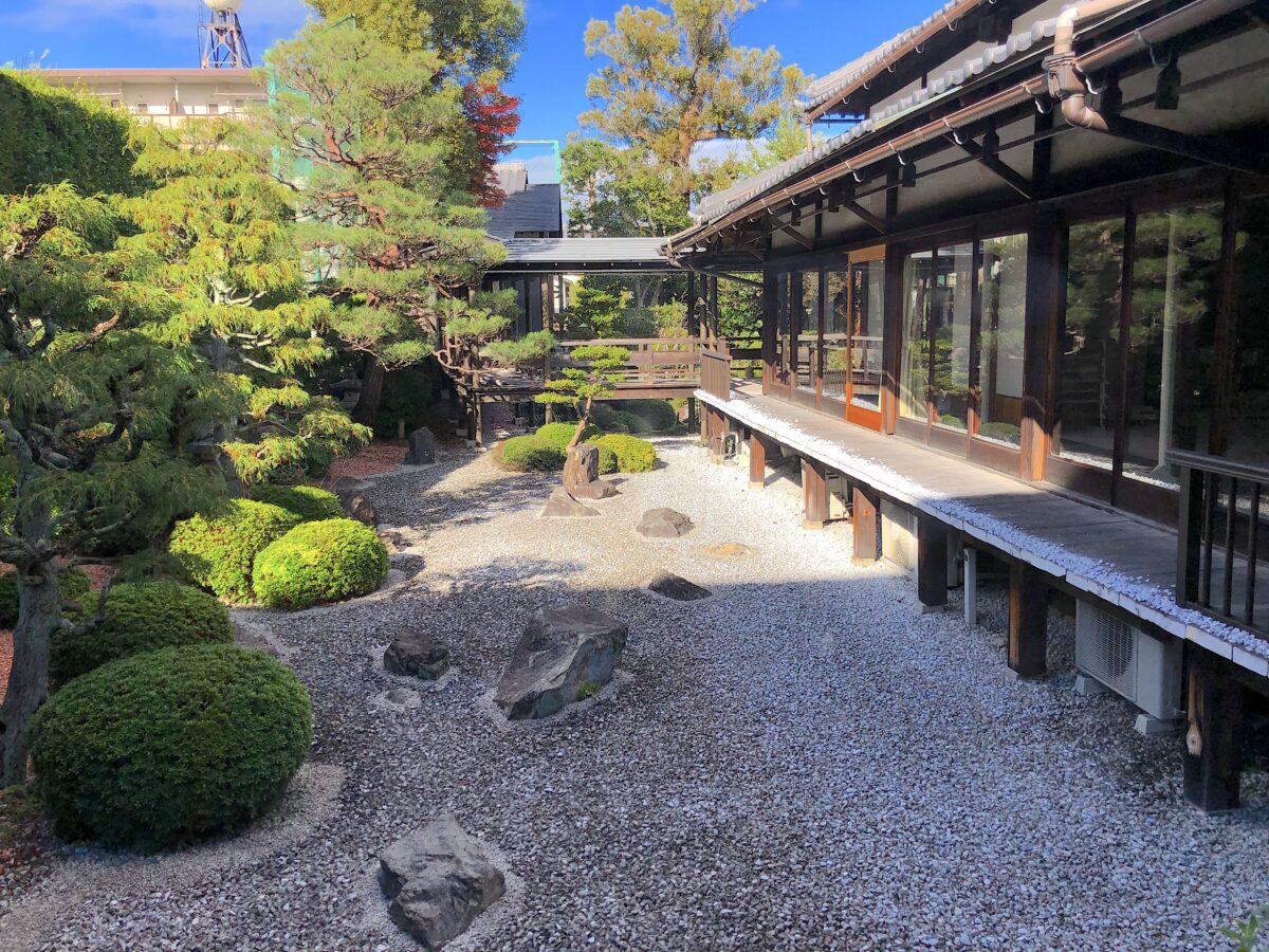 宗安寺庭園“彼岸白道の庭” ― 滋賀県彦根市の庭園。 | 庭園情報メディア