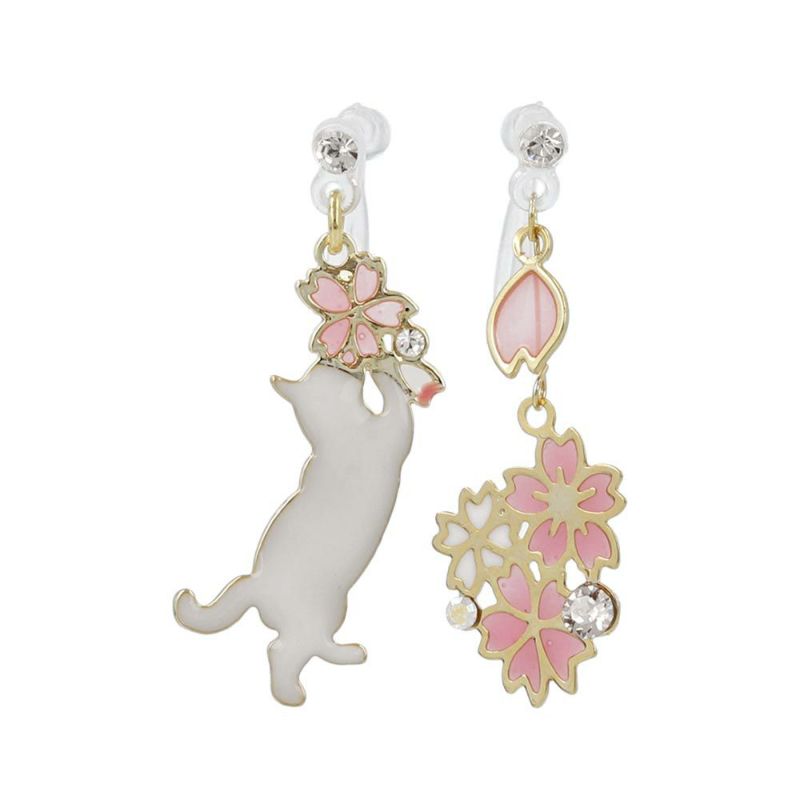 ノンホールピアス ニッケルフリー 桜 じゃれる 猫 ストーン イヤリング