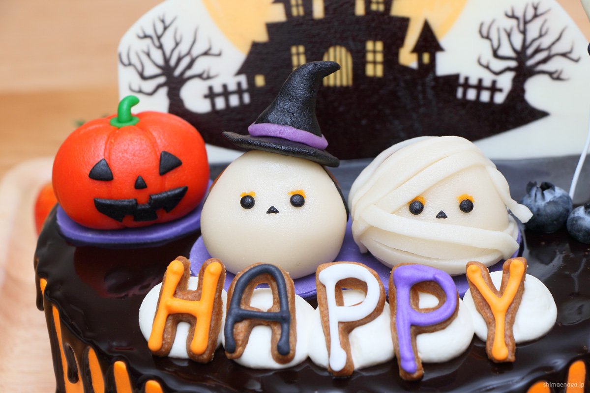 ハロウィンのケーキをつくってもらいました。タイトルは「シマエナガ
