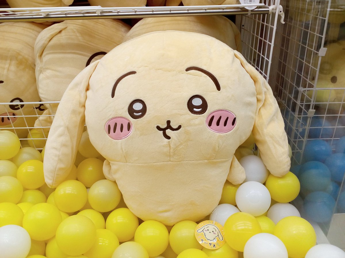 🆕景品情報📣】 ちいかわ 垂れ耳なうさぎ超BIGぬいぐるみ が入荷しま