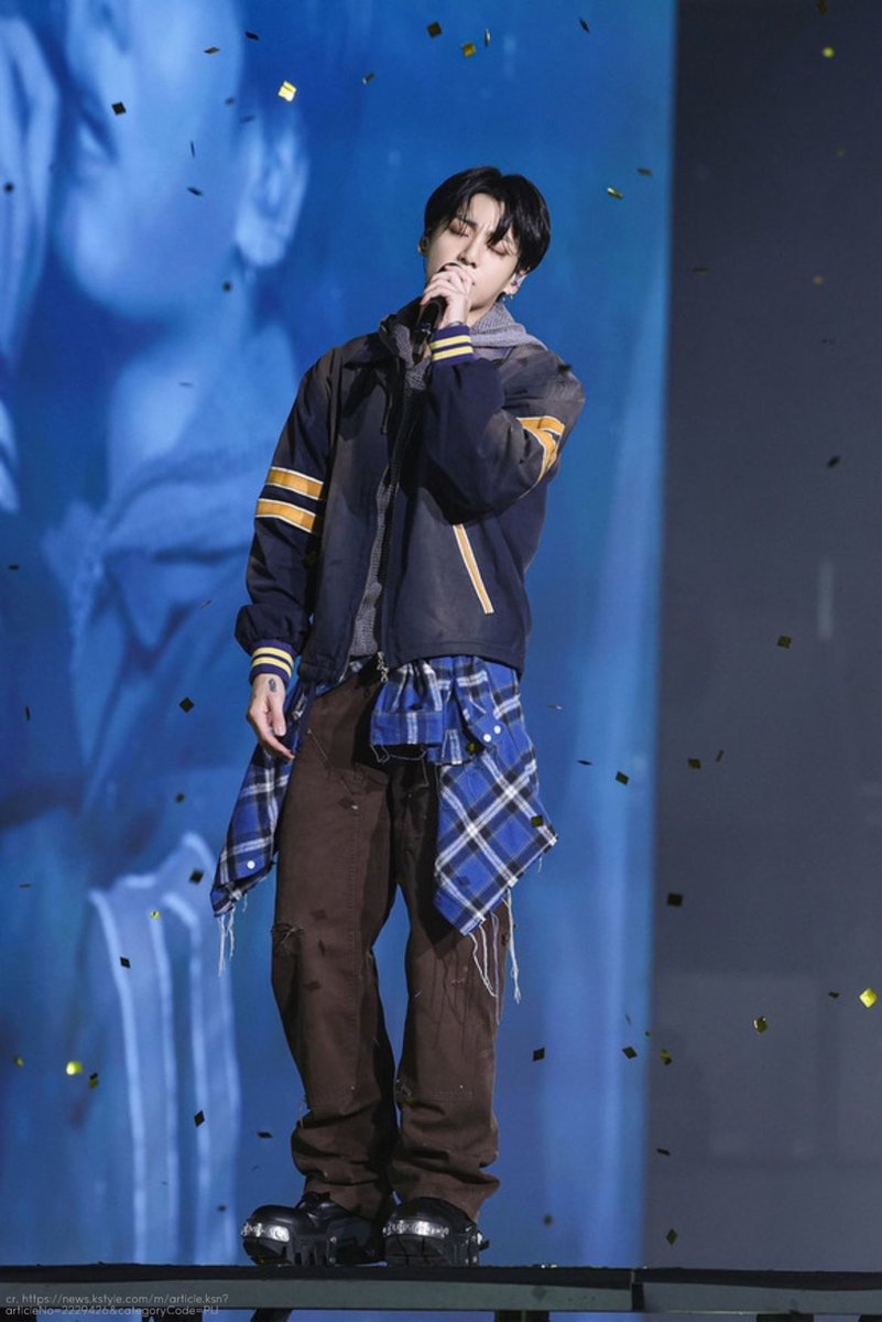 BTS ジョングクのショーケース「GOLDEN Live On Stage」の公式写真が