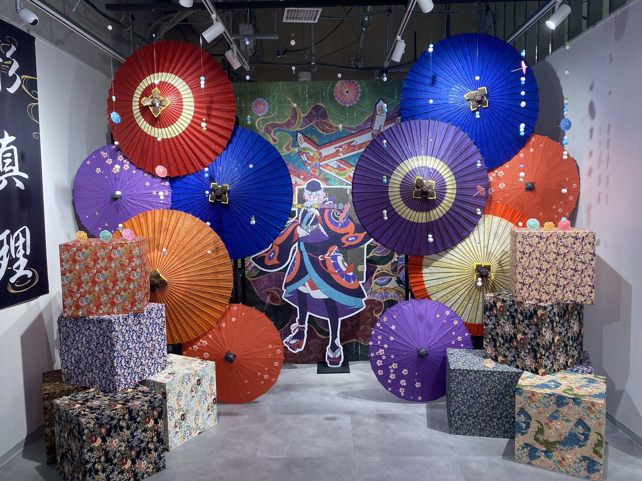 日本画家堤進の平面ポップアート 作品 。ミクストメディア「迷蝶・棺一基」