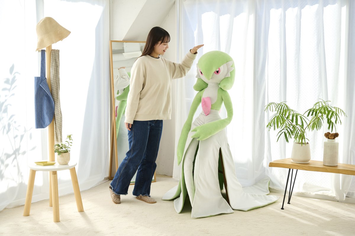 ポケモンセンター から 等身大サーナイトのぬいぐるみが登場