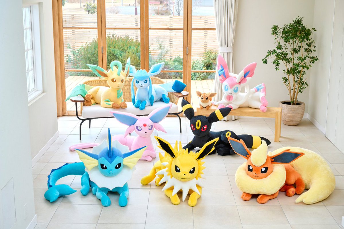 ポケセンオンラインで「イーブイフレンズの等身大ぬいぐるみ(寝そべり