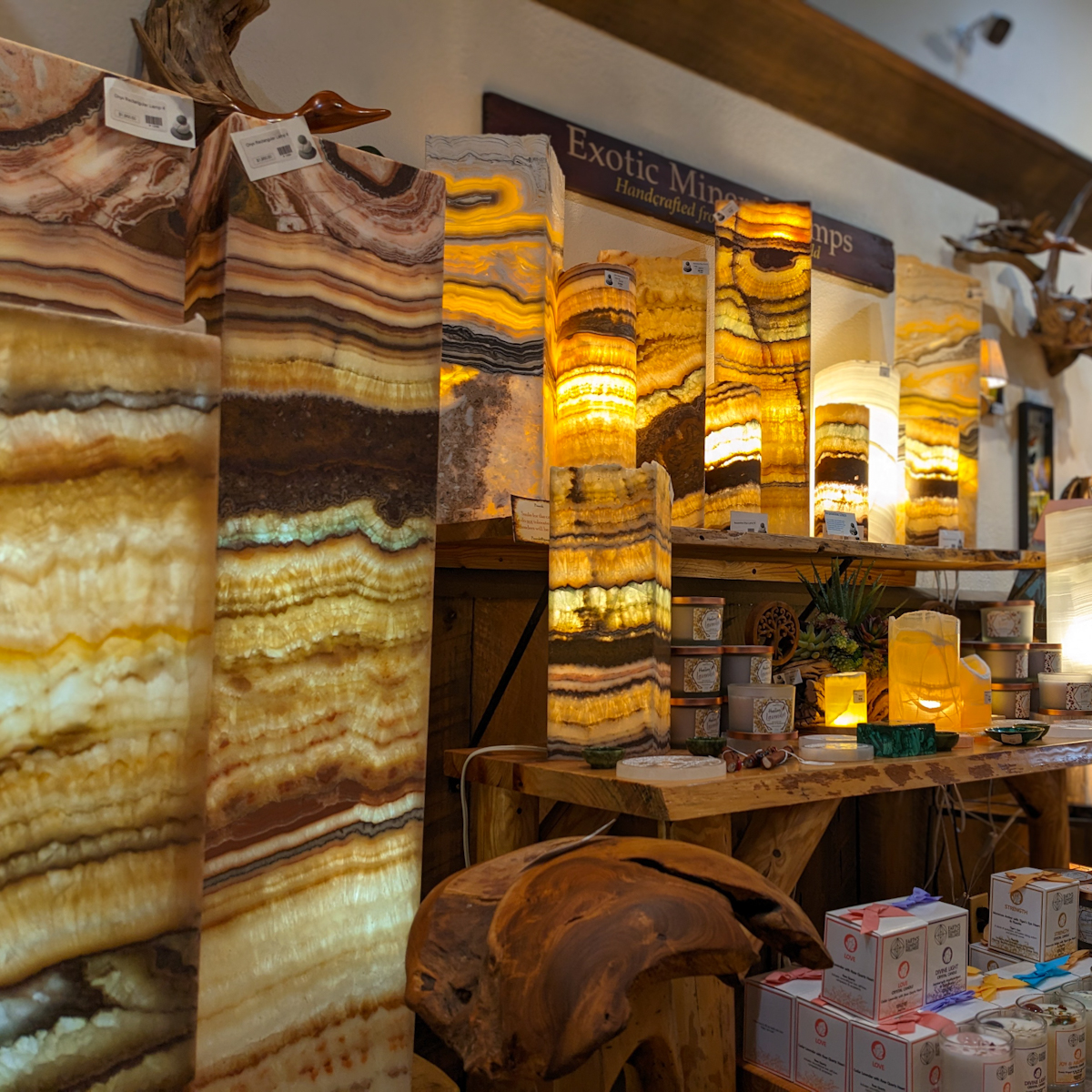 Onyx Lamp – Pezrok: Nature's Artistry