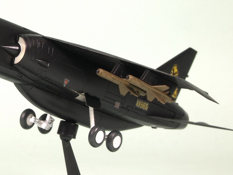 SN12「1/144 イギリス空軍 TSR.2 攻撃機仕様」 – ピットロード