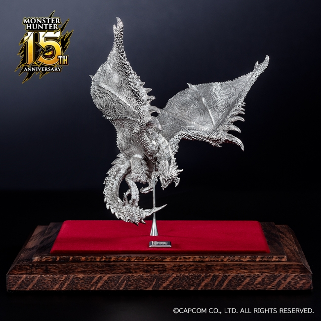 モンスターハンター15周年記念」純プラチナ・純金製の“超高級