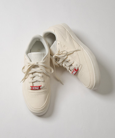 バーチャルガールズデュオ「KMNZ（ケモノズ）」が「Reebok（リーボック