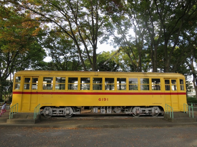 都電6000形車両（府中市郷土の森公園）＆ 新田義貞像 - 村内伸弘の