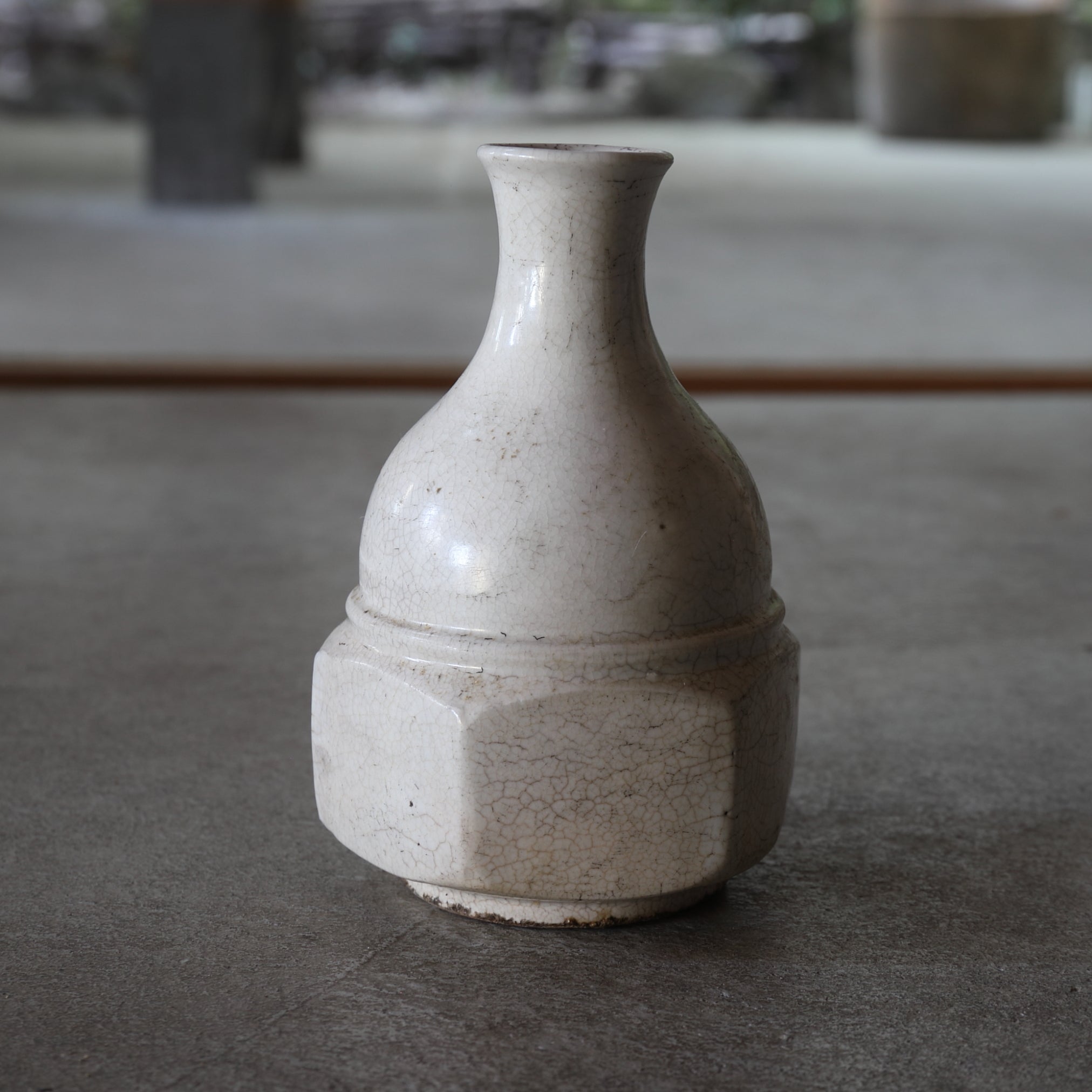 李朝 白磁面取瓶（1392–1897 CE） | 入蘆花（ロカニイル）