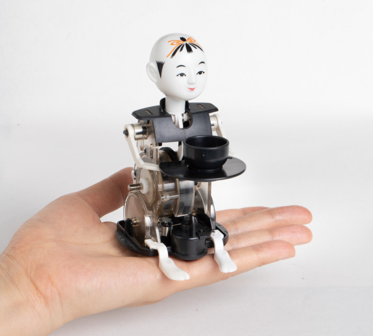 江戸のからくりロボット『ミニ茶運び人形』が組み立てキットになって