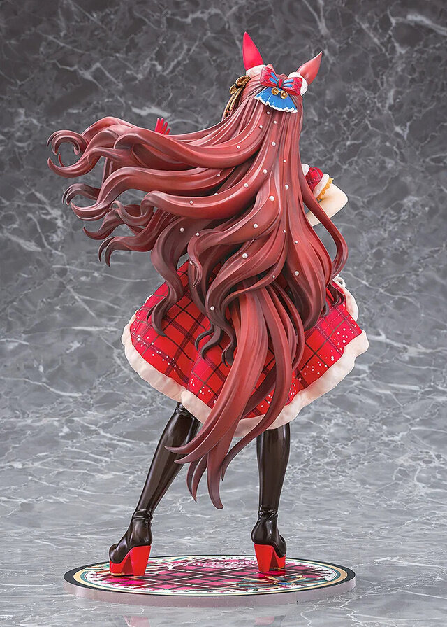 イルミネーションの中で“1番”キレイ！『ウマ娘』よりクリスマス勝負服