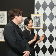 黒執事展」を小野大輔＆坂本真綾が鑑賞！「応援してくださるあなたが