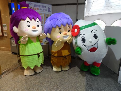 播磨町のマスコットキャラクター「いせきくん」と「やよいちゃん
