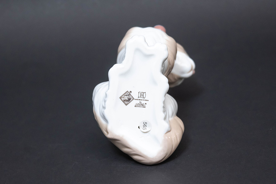 NAO フィギュリン『All Decked Out Cat（おめかしした猫）』を買い取り