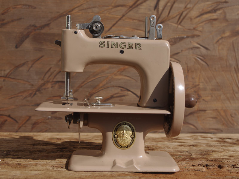 No.805 SINGER 20 英国シンガー製 縫えるトイミシン：アンティーク