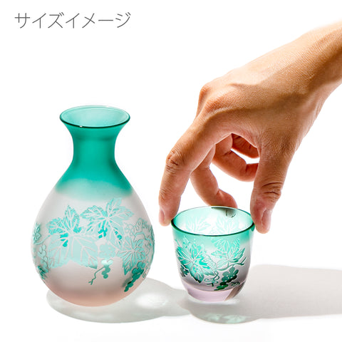 彫刻 夢柄子 ぶどう紋 酒器三点揃 ピンク/グリーン 盃55ml 徳利210ml